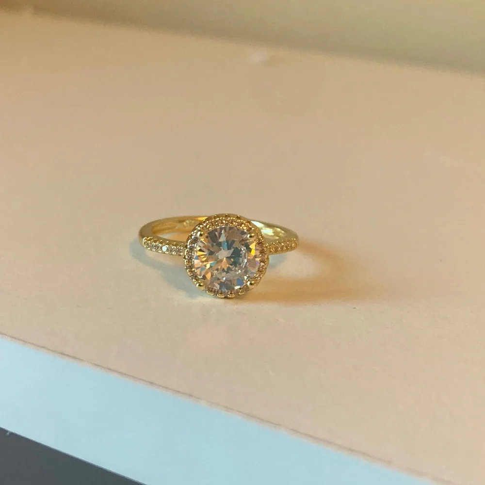 Pretty Bird Jewelry Radiant Gold Women's Ring with Sparkling Centerpiece - Picture 10 of 10